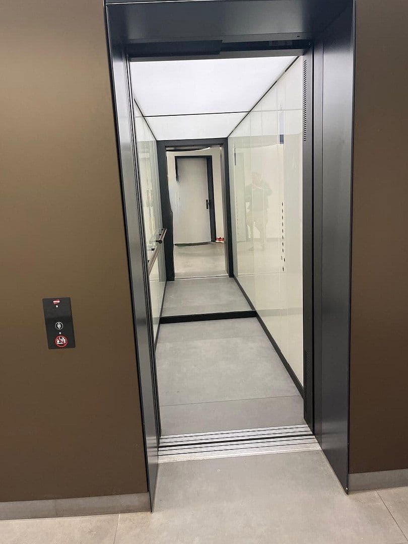 Prodej bytu 4+1 113 m², Heisenbergstraße 3, Berlin, Berlín Prodej bytu 4+1 113 m², Heisenbergstraße 3, Berlin, Berlín