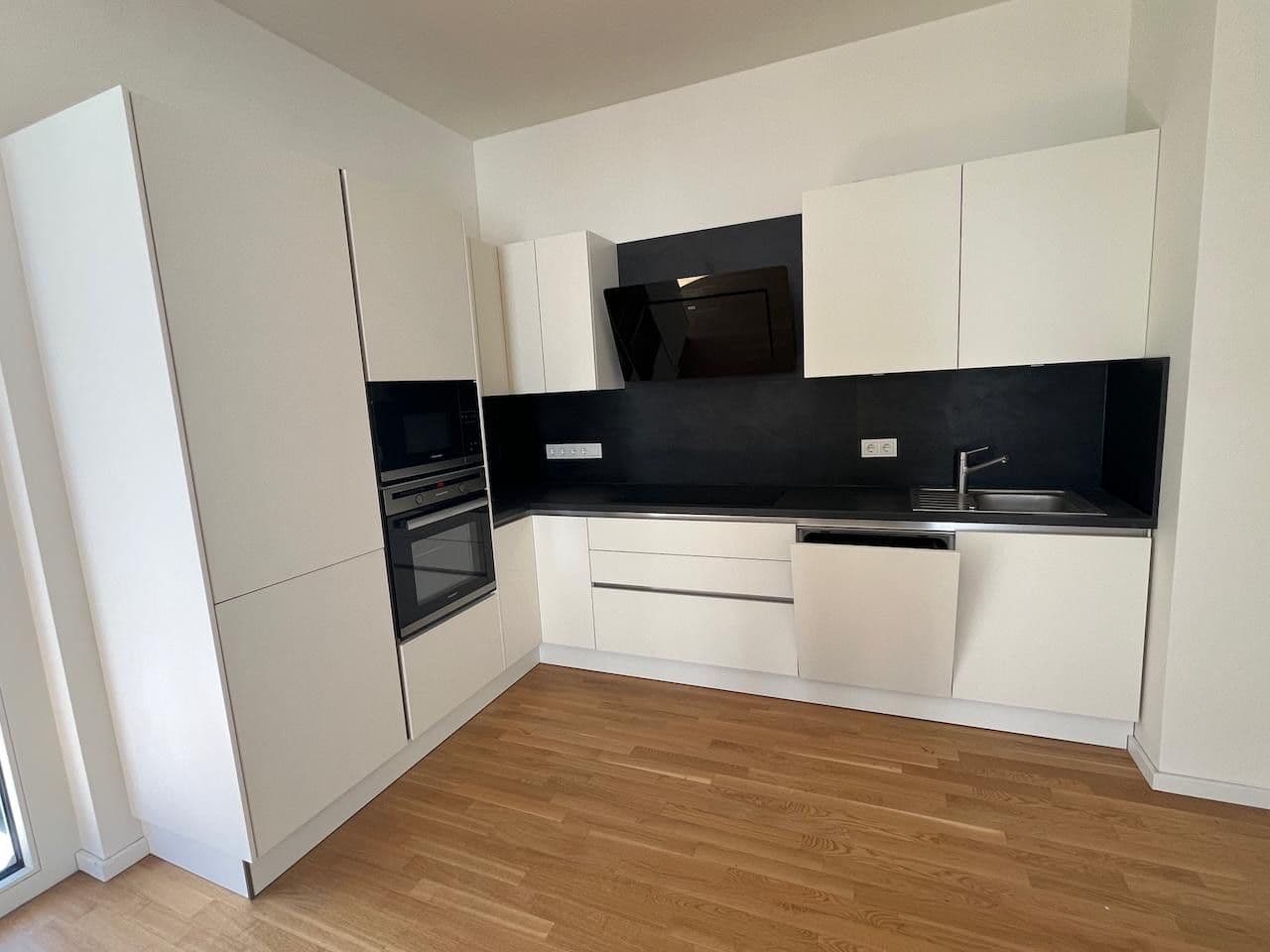 Prodej bytu 4+1 113 m², Heisenbergstraße 3, Berlin, Berlín Prodej bytu 4+1 113 m², Heisenbergstraße 3, Berlin, Berlín