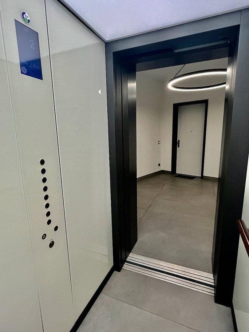Prodej bytu 4+1 113 m², Heisenbergstraße 3, Berlin, Berlín Prodej bytu 4+1 113 m², Heisenbergstraße 3, Berlin, Berlín