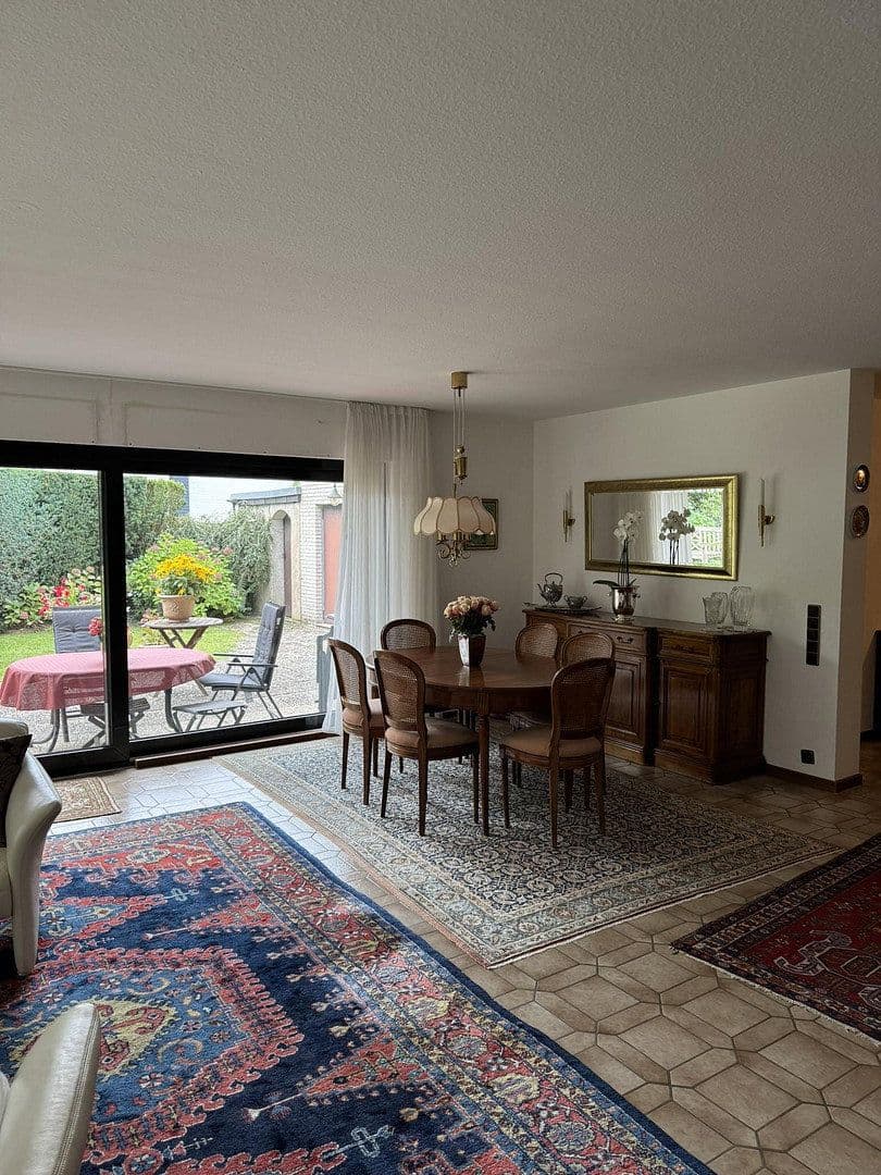 Prodej domu 245 m², pozemek 1.130 m², Am Waldpark, Köln, Severní Porýní-Vestfálsko Prodej domu 245 m², pozemek 1.130 m², Am Waldpark, Köln, Severní Porýní-Vestfálsko