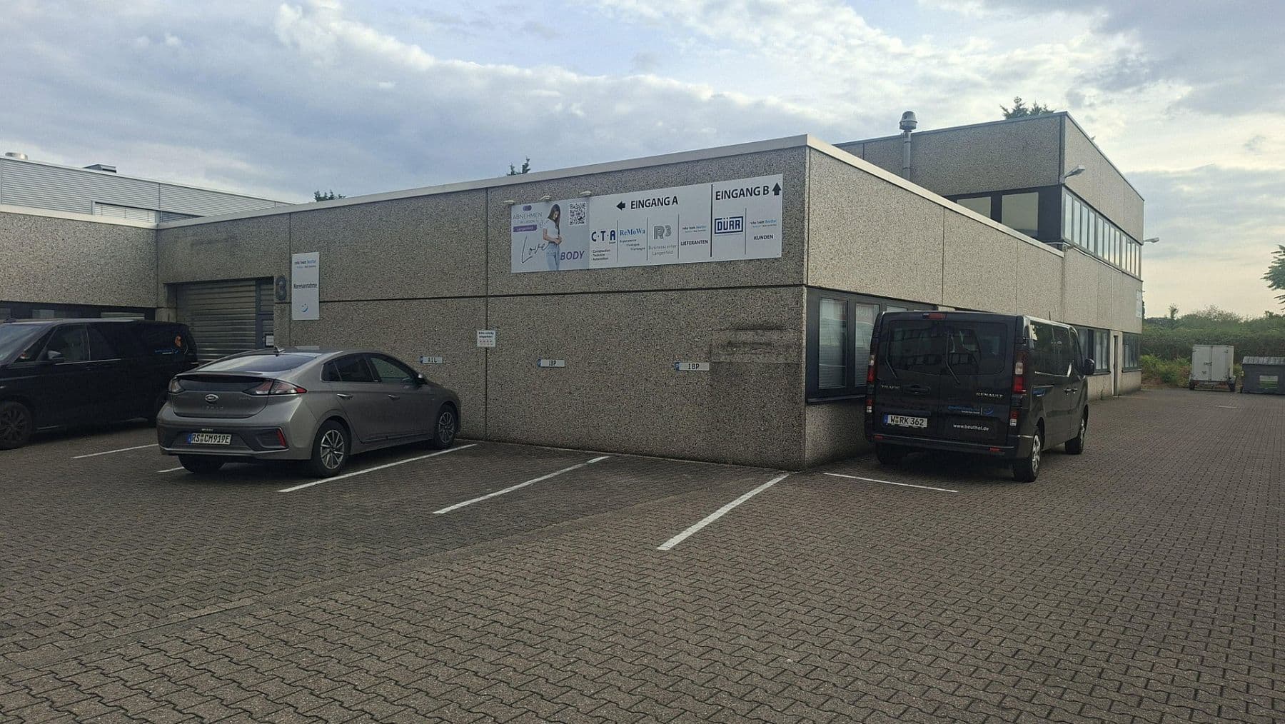 Pronájem nebytového prostoru 530 m², Raiffeisenstr. 3a, Langenfeld (Rheinland), Severní Porýní-Vestfálsko Pronájem nebytového prostoru 530 m², Raiffeisenstr. 3a, Langenfeld (Rheinland), Severní Porýní-Vestfálsko