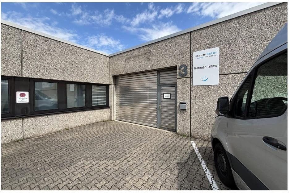 Pronájem nebytového prostoru 530 m², Raiffeisenstr. 3a, Langenfeld (Rheinland), Severní Porýní-Vestfálsko Pronájem nebytového prostoru 530 m², Raiffeisenstr. 3a, Langenfeld (Rheinland), Severní Porýní-Vestfálsko