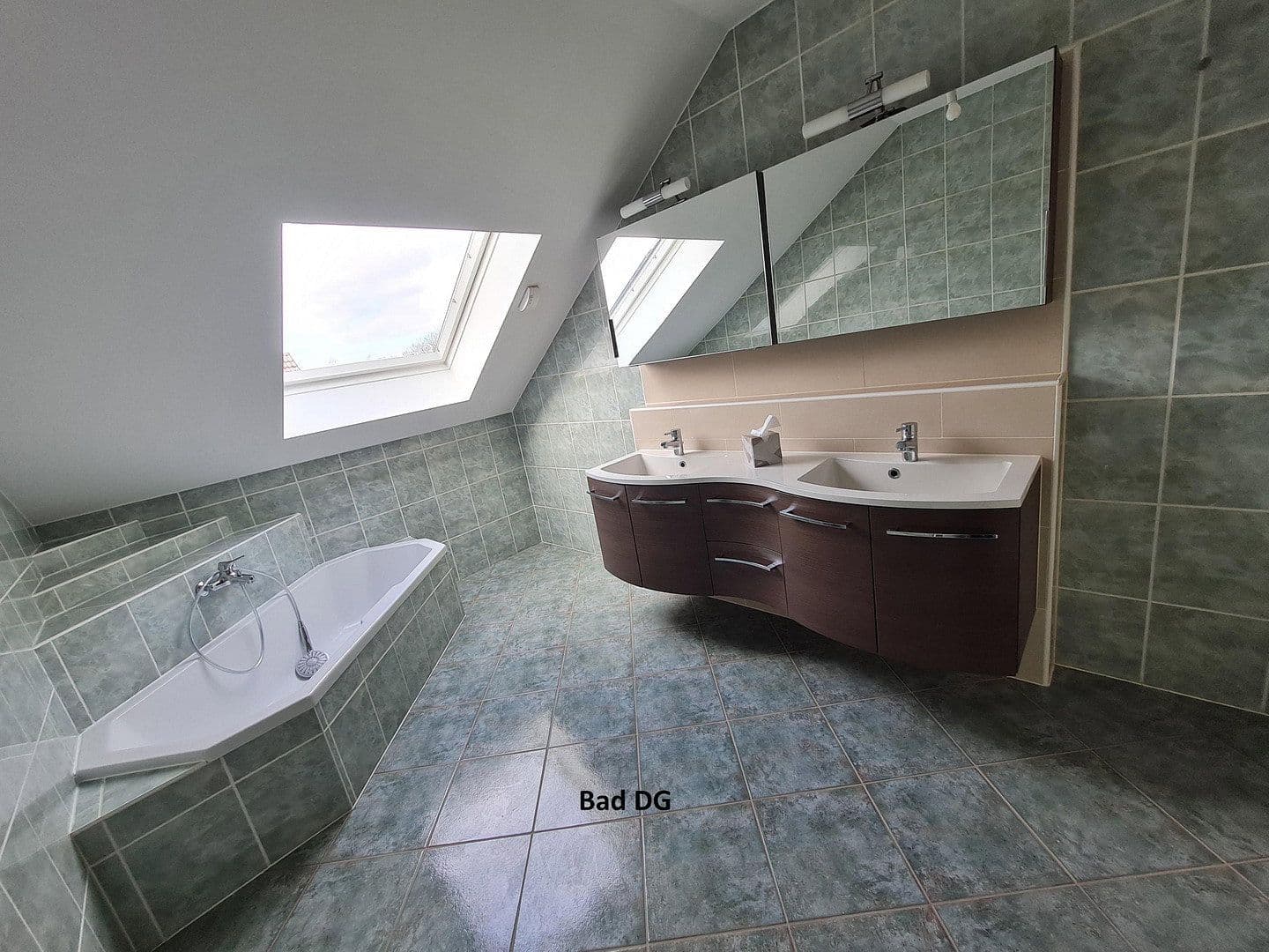 Prodej bytu 6+1 187 m², Auguste-Schmidt-Straße 38, Zweibrücken, Porýní-Falc Prodej bytu 6+1 187 m², Auguste-Schmidt-Straße 38, Zweibrücken, Porýní-Falc