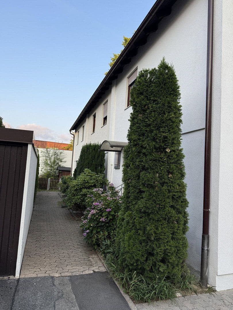 Prodej domu 141 m², pozemek 316 m², Schwabach, Bavorsko Prodej domu 141 m², pozemek 316 m², Schwabach, Bavorsko
