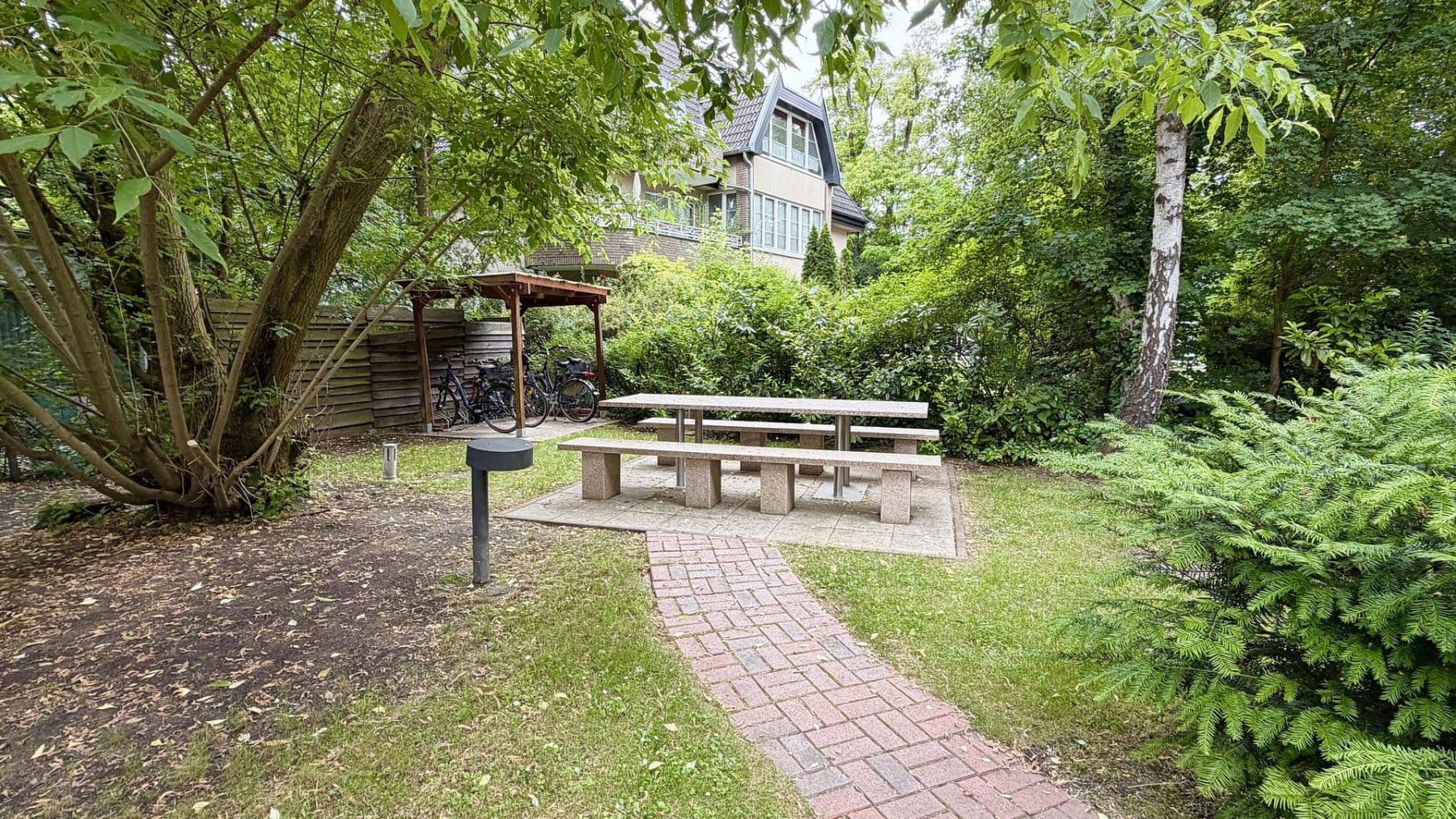 Prodej bytu 3+1 75 m², Ritterfelddamm 114b, Berlin, Berlín Prodej bytu 3+1 75 m², Ritterfelddamm 114b, Berlin, Berlín