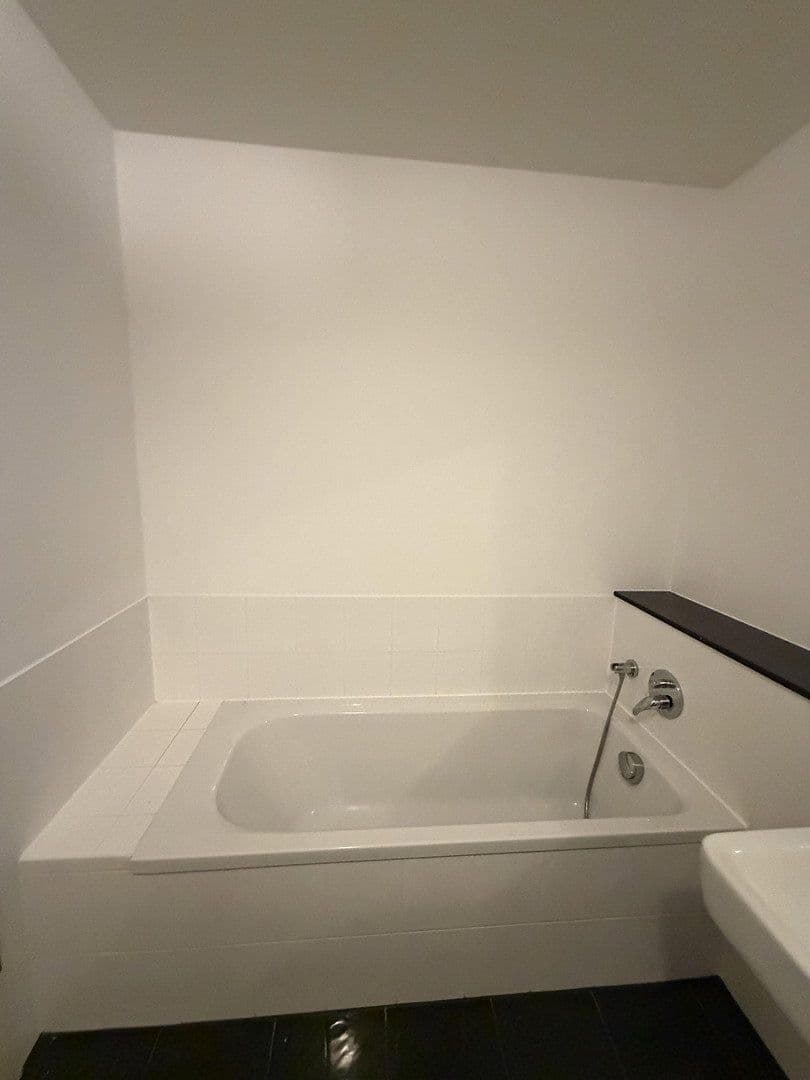 Pronájem bytu 2+1 82 m², Richard-Sorge-Str. 52, Berlin, Berlín Pronájem bytu 2+1 82 m², Richard-Sorge-Str. 52, Berlin, Berlín