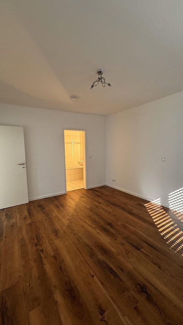 Pronájem bytu 2+1 70 m², Berliner Straße, Schwalbach am Taunus, Hessen Pronájem bytu 2+1 70 m², Berliner Straße, Schwalbach am Taunus, Hessen