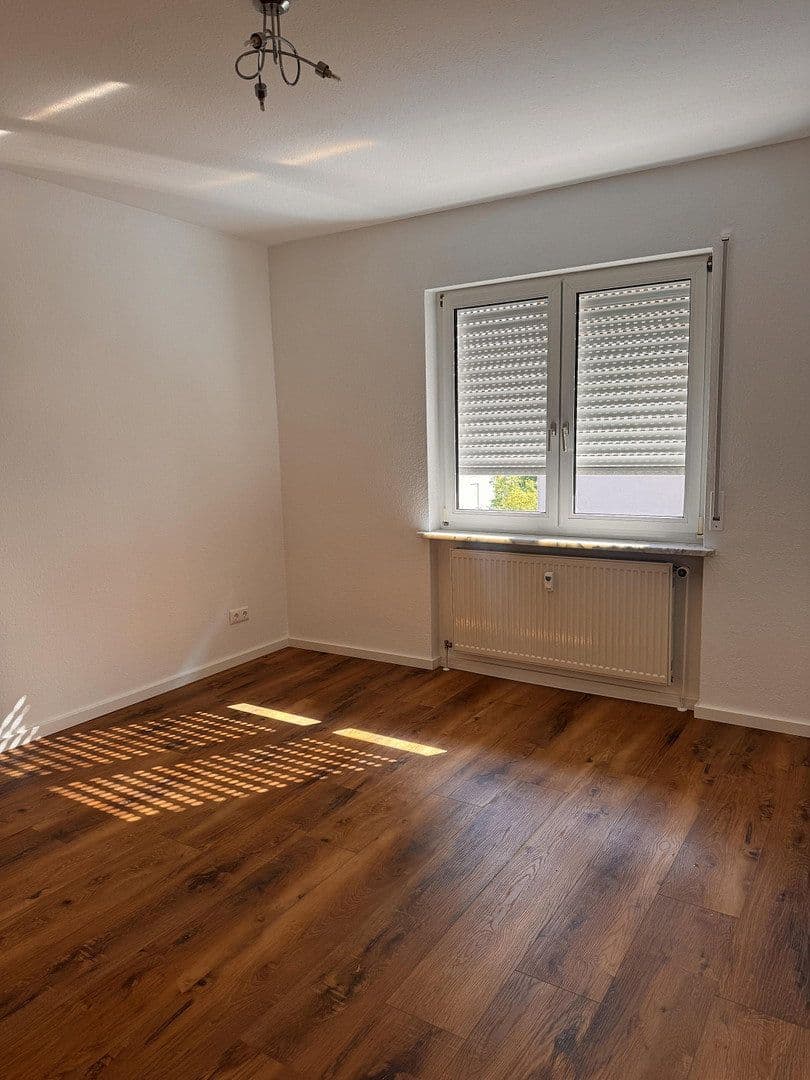 Pronájem bytu 2+1 70 m², Berliner Straße, Schwalbach am Taunus, Hessen Pronájem bytu 2+1 70 m², Berliner Straße, Schwalbach am Taunus, Hessen