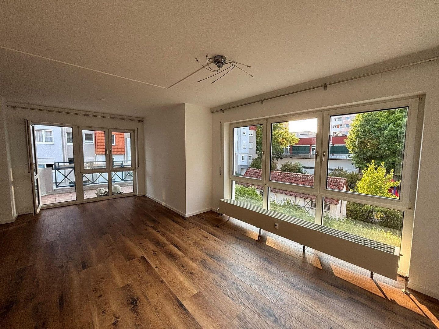 Pronájem bytu 2+1 70 m², Berliner Straße, Schwalbach am Taunus, Hessen Pronájem bytu 2+1 70 m², Berliner Straße, Schwalbach am Taunus, Hessen