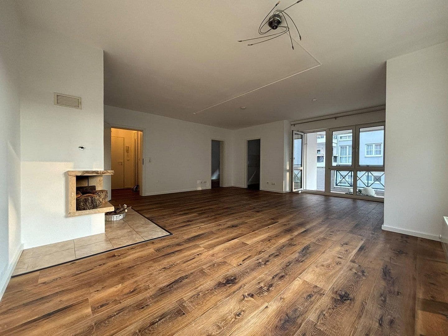Pronájem bytu 2+1 70 m², Berliner Straße, Schwalbach am Taunus, Hessen Pronájem bytu 2+1 70 m², Berliner Straße, Schwalbach am Taunus, Hessen