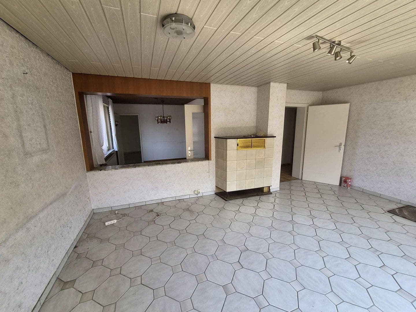 Prodej domu 152 m², pozemek 437 m², Ammerstraße 20, Nürtingen, Bádensko-Württembersko Prodej domu 152 m², pozemek 437 m², Ammerstraße 20, Nürtingen, Bádensko-Württembersko