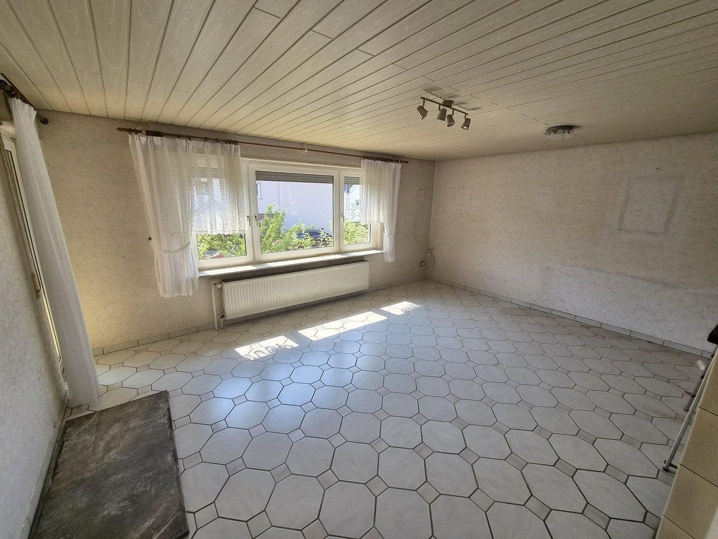 Prodej domu 152 m², pozemek 437 m², Ammerstraße 20, Nürtingen, Bádensko-Württembersko Prodej domu 152 m², pozemek 437 m², Ammerstraße 20, Nürtingen, Bádensko-Württembersko