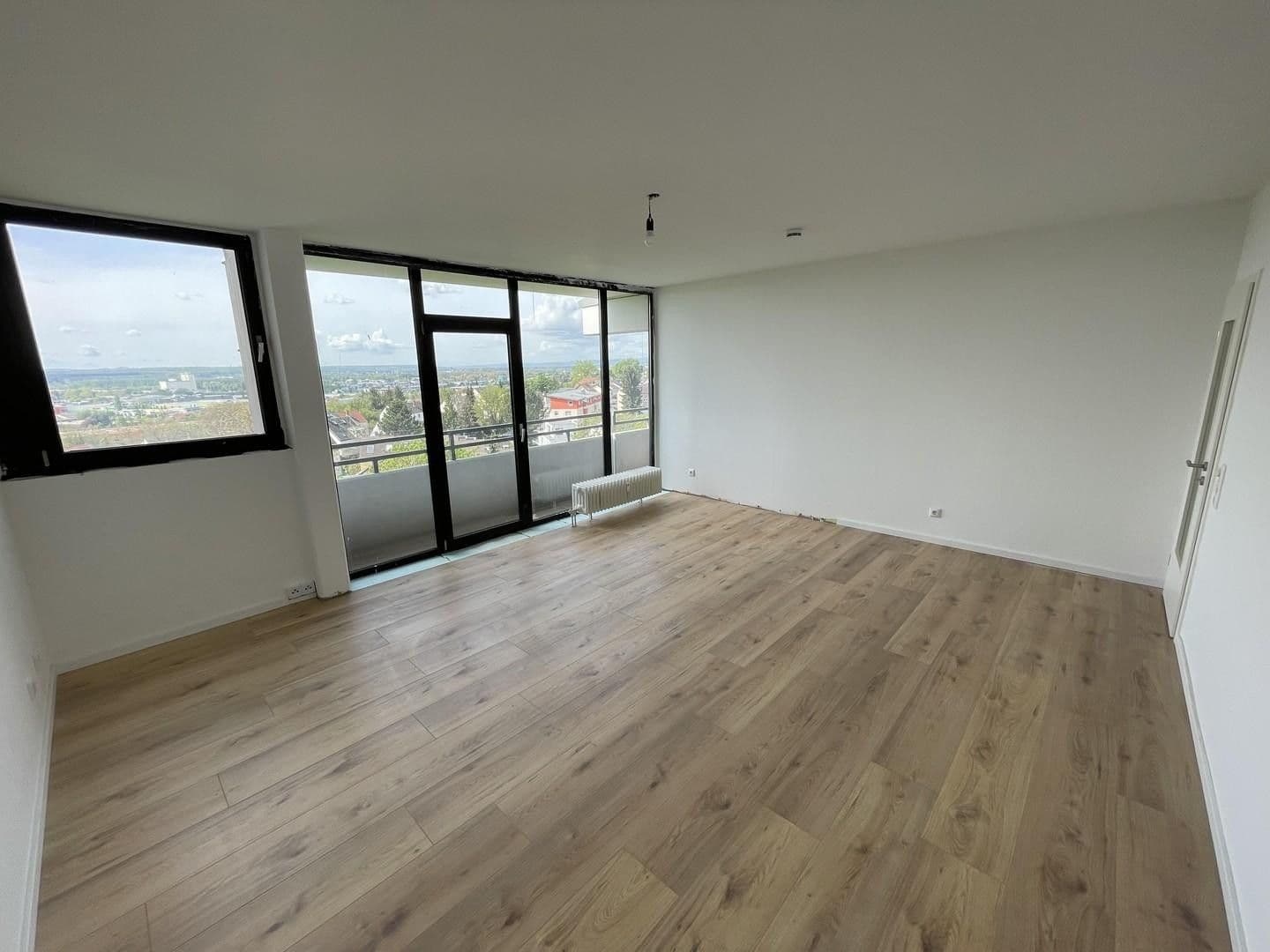 Pronájem bytu 3+1 80 m², Wiesbaden, Hessen Pronájem bytu 3+1 80 m², Wiesbaden, Hessen