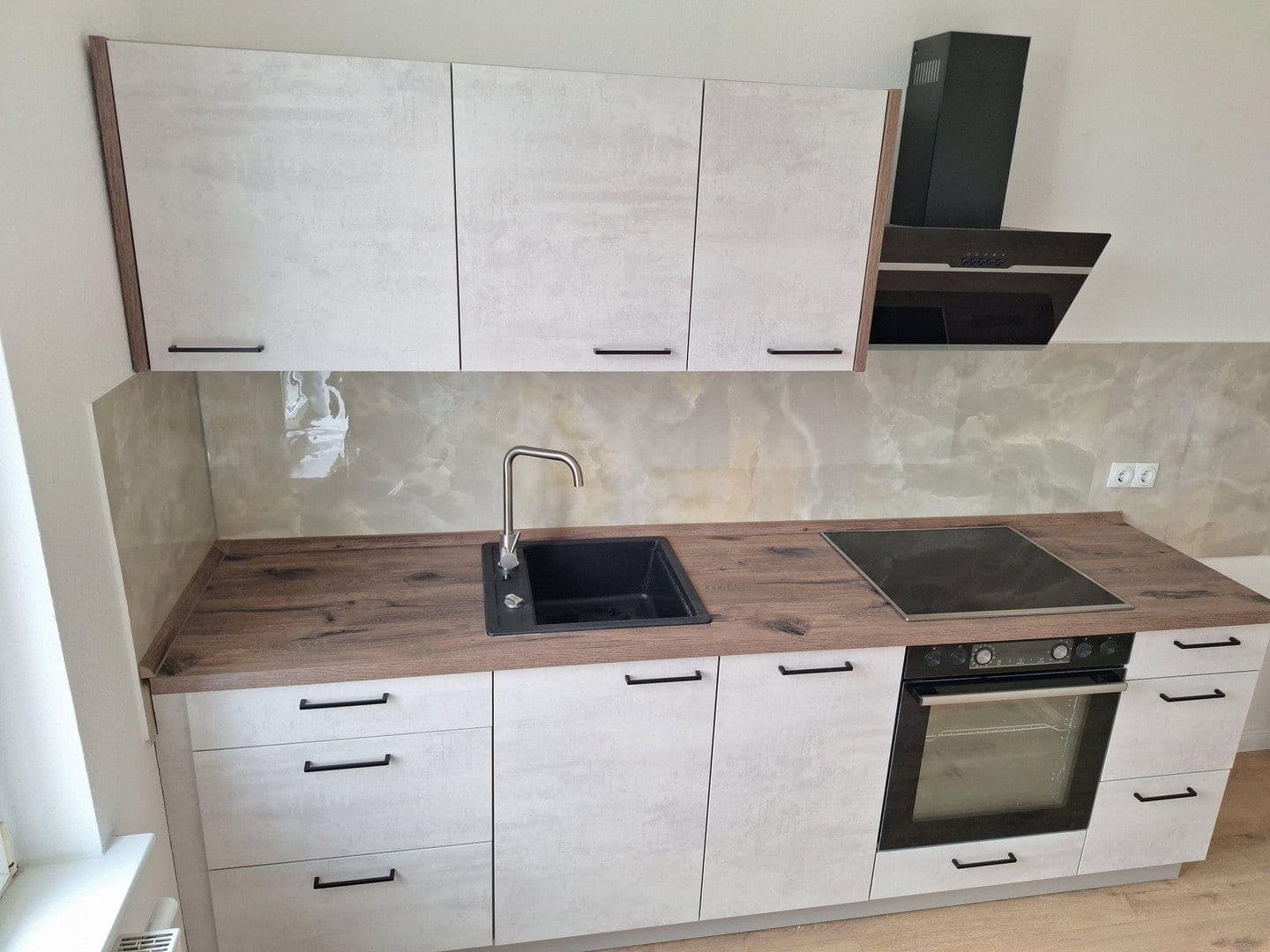 Pronájem bytu 3+1 74 m², Albert-Vollsack-Straße 2, Leipzig, Sasko Pronájem bytu 3+1 74 m², Albert-Vollsack-Straße 2, Leipzig, Sasko