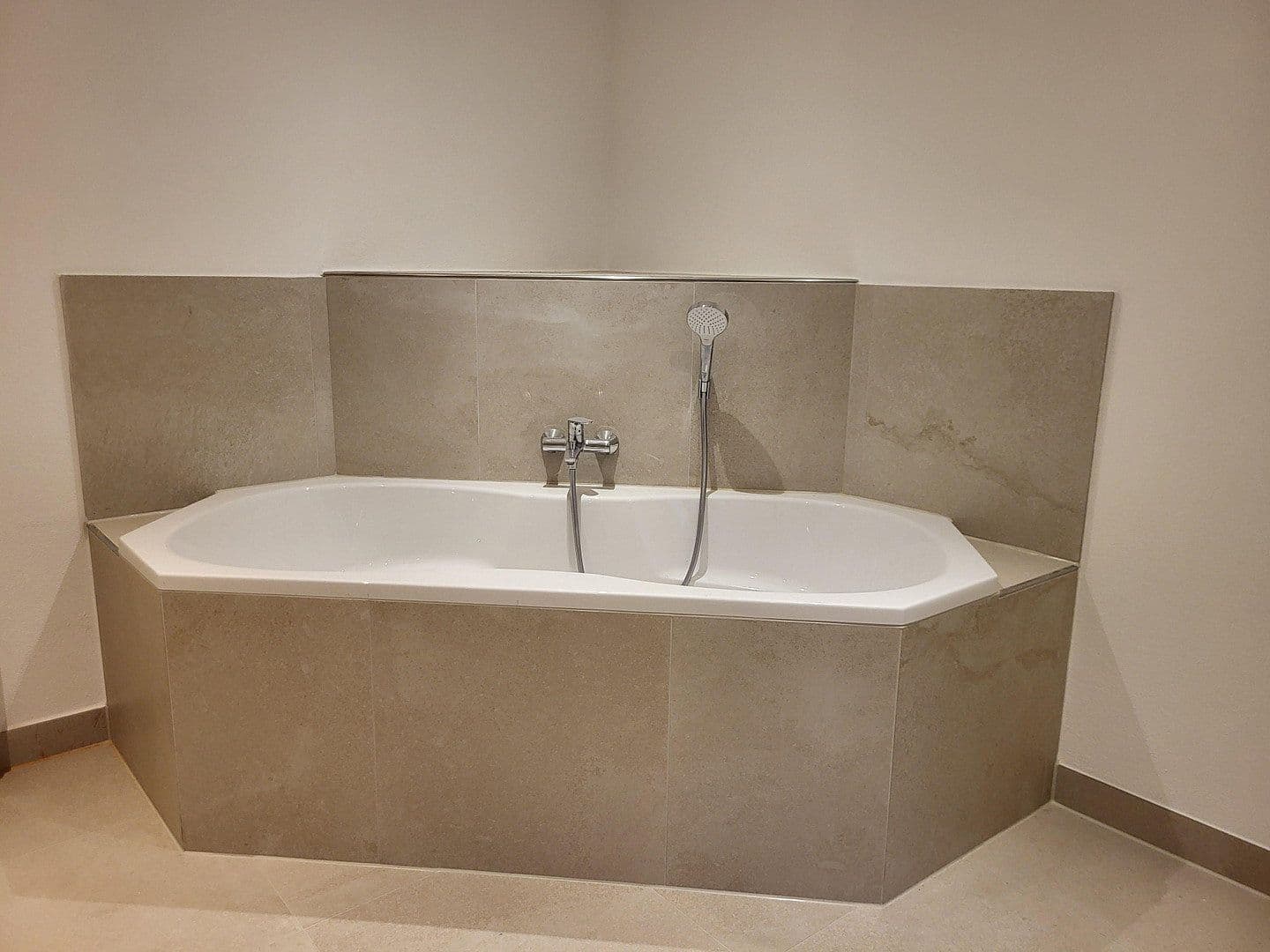 Pronájem bytu 305 m², Oberhausen, Bavorsko Pronájem bytu 305 m², Oberhausen, Bavorsko
