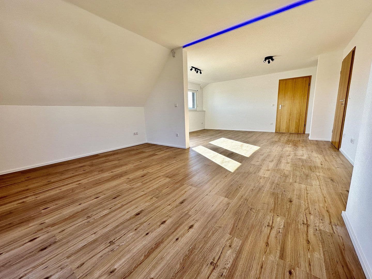 Pronájem bytu 1+kk 91 m², Aichtal, Bádensko-Württembersko Pronájem bytu 1+kk 91 m², Aichtal, Bádensko-Württembersko