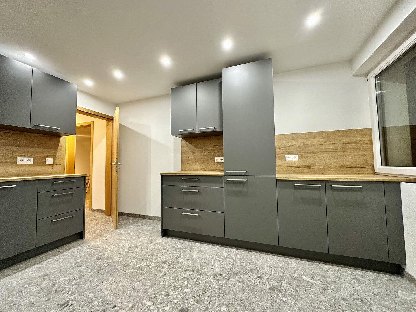 Pronájem bytu 1+kk 91 m², Aichtal, Bádensko-Württembersko Pronájem bytu 1+kk 91 m², Aichtal, Bádensko-Württembersko