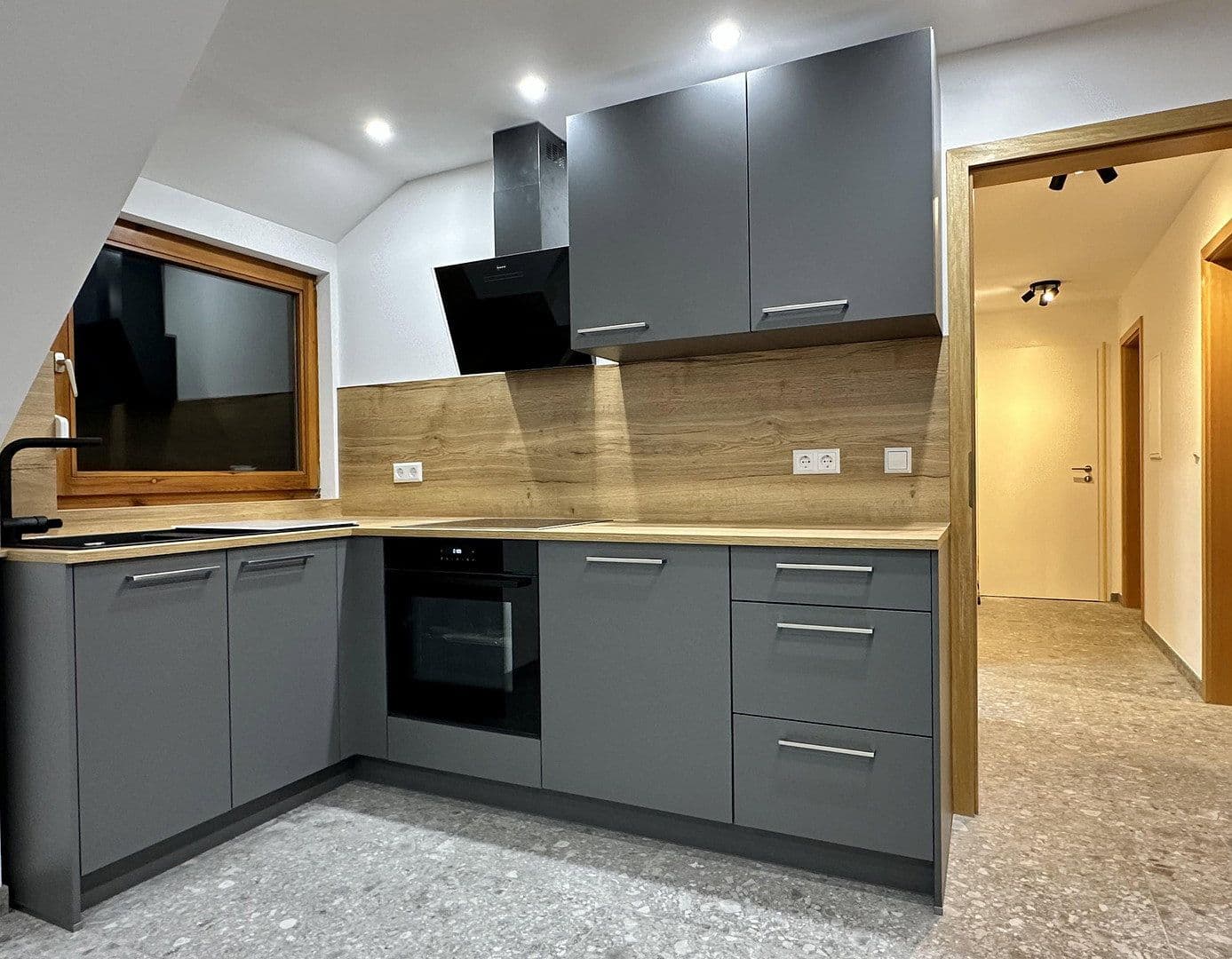 Pronájem bytu 1+kk 91 m², Aichtal, Bádensko-Württembersko Pronájem bytu 1+kk 91 m², Aichtal, Bádensko-Württembersko