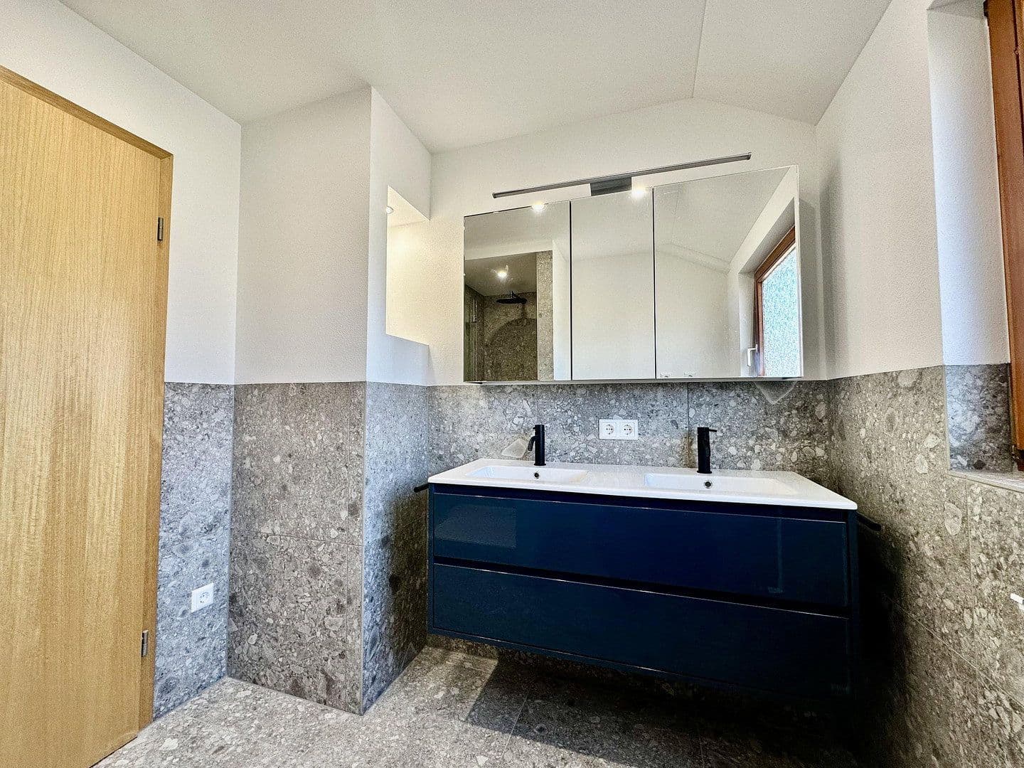 Pronájem bytu 1+kk 91 m², Aichtal, Bádensko-Württembersko Pronájem bytu 1+kk 91 m², Aichtal, Bádensko-Württembersko