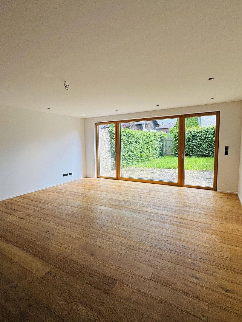 Pronájem domu 150 m², pozemek 160 m², Rosenheimer Str. 72b, Branneburg, Bavorsko Pronájem domu 150 m², pozemek 160 m², Rosenheimer Str. 72b, Branneburg, Bavorsko