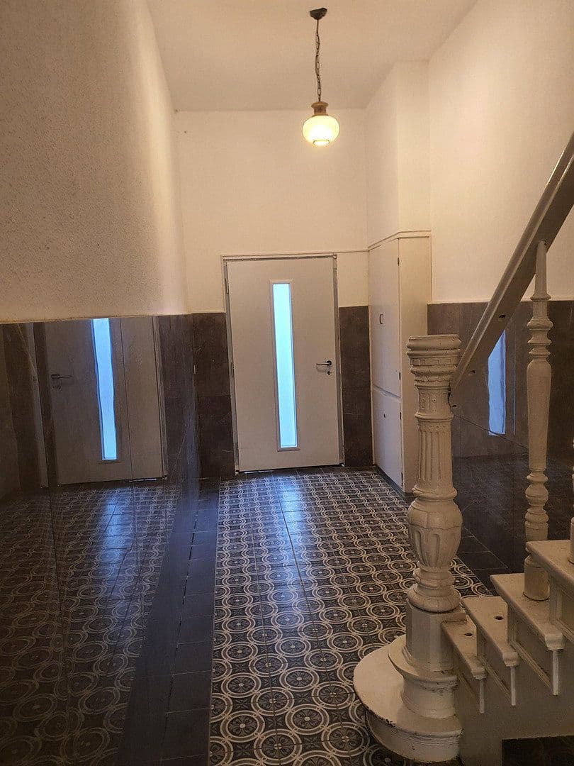 Prodej domu 315 m², pozemek 300 m², Kölnerstraße 186, Krefeld, Severní Porýní-Vestfálsko Prodej domu 315 m², pozemek 300 m², Kölnerstraße 186, Krefeld, Severní Porýní-Vestfálsko