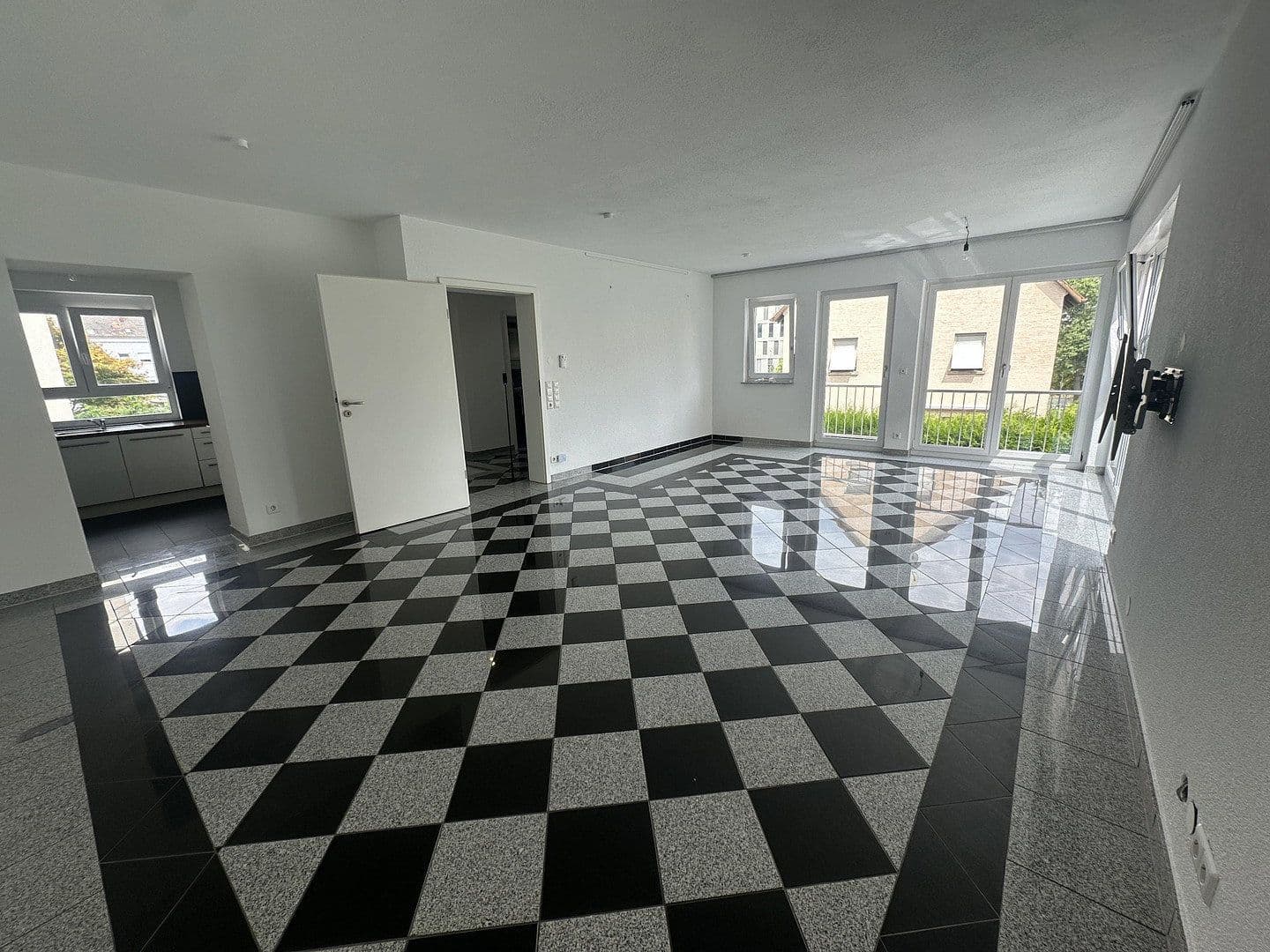 Pronájem bytu 3+1 95 m², Heilbronn, Bádensko-Württembersko Pronájem bytu 3+1 95 m², Heilbronn, Bádensko-Württembersko