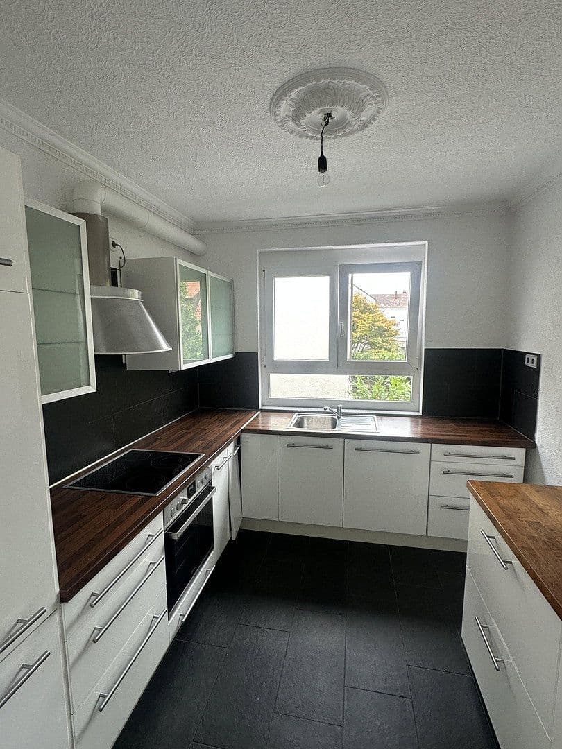 Pronájem bytu 3+1 95 m², Heilbronn, Bádensko-Württembersko Pronájem bytu 3+1 95 m², Heilbronn, Bádensko-Württembersko