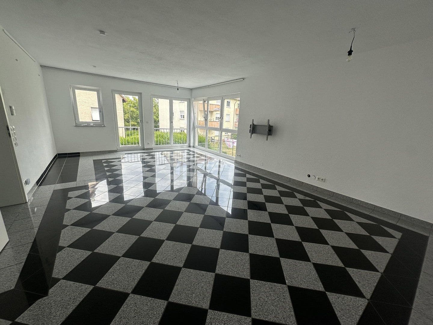 Pronájem bytu 3+1 95 m², Heilbronn, Bádensko-Württembersko Pronájem bytu 3+1 95 m², Heilbronn, Bádensko-Württembersko