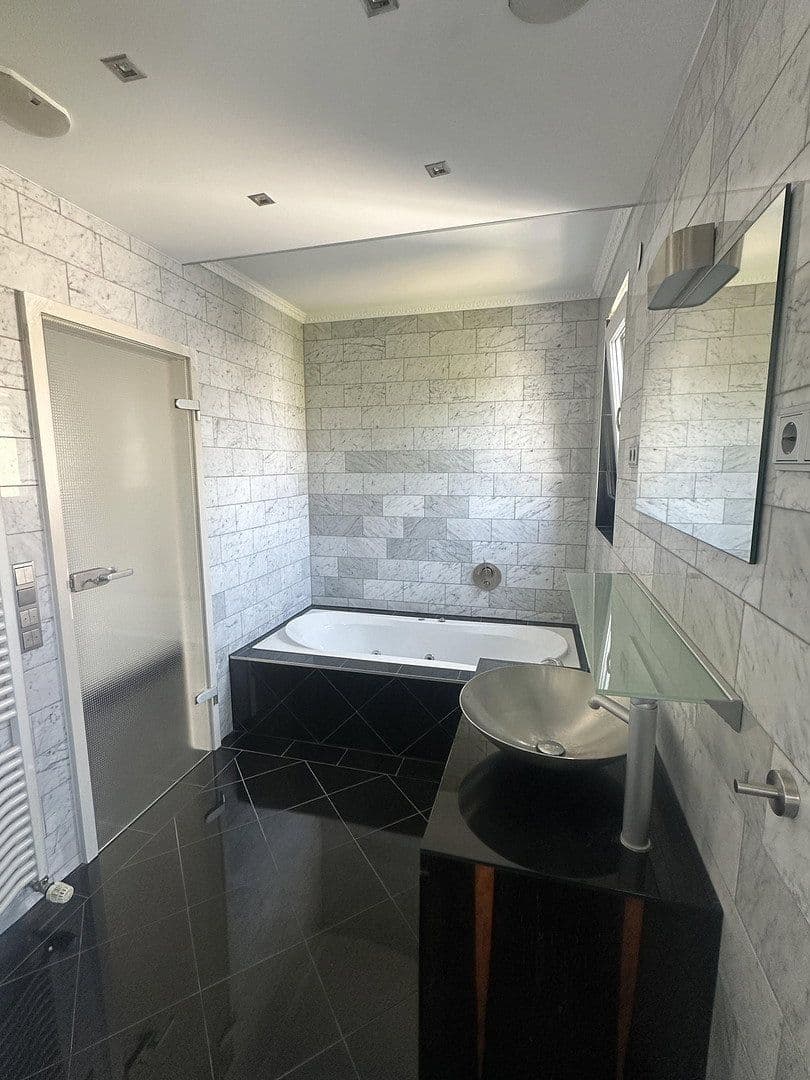 Pronájem bytu 3+1 95 m², Heilbronn, Bádensko-Württembersko Pronájem bytu 3+1 95 m², Heilbronn, Bádensko-Württembersko