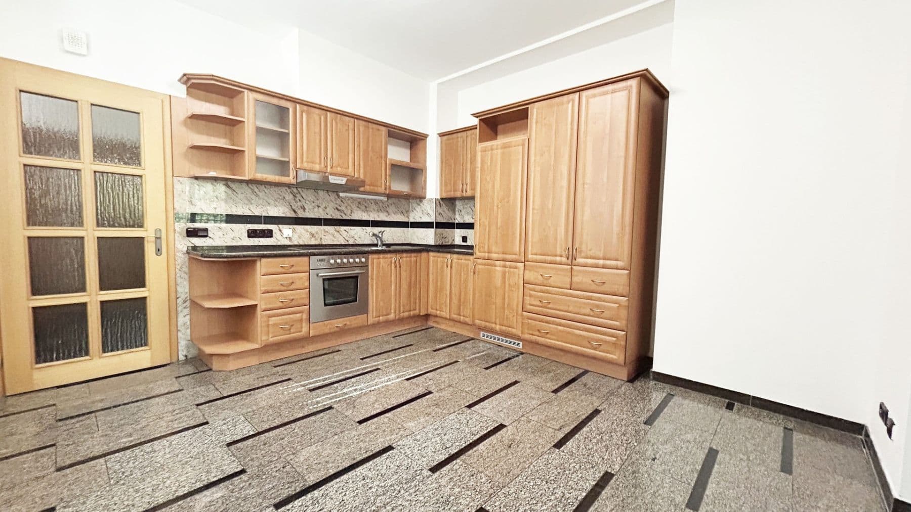 Pronájem bytu 1+kk 35 m², Pravá, Praha, Praha Pronájem bytu 1+kk 35 m², Pravá, Praha, Praha