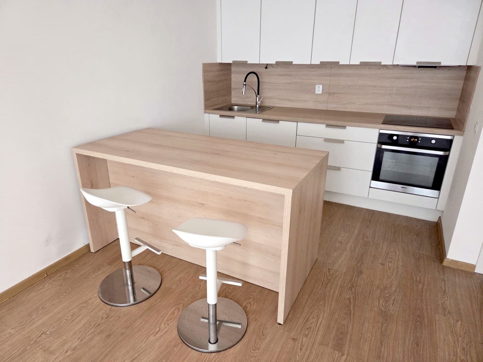 Pronájem bytu 2+kk 63 m², Kurta Konráda, Praha, Praha Pronájem bytu 2+kk 63 m², Kurta Konráda, Praha, Praha