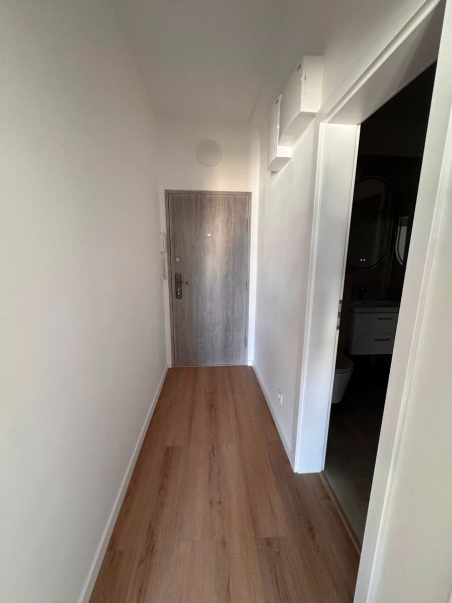Pronájem bytu Garsoniéra 16 m², Račianska, Nové Mesto, Bratislavský kraj Pronájem bytu Garsoniéra 16 m², Račianska, Nové Mesto, Bratislavský kraj