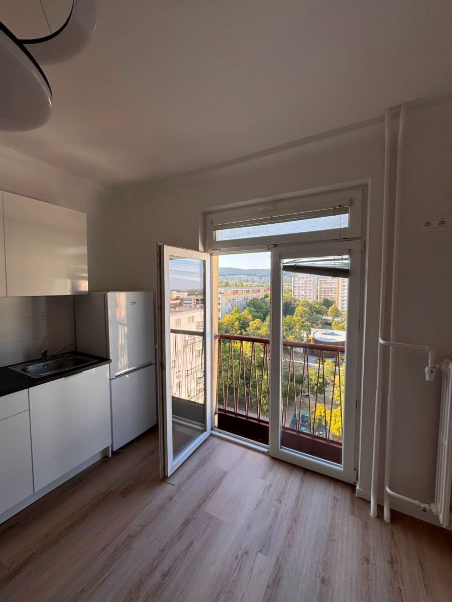 Pronájem bytu Garsoniéra 16 m², Račianska, Nové Mesto, Bratislavský kraj Pronájem bytu Garsoniéra 16 m², Račianska, Nové Mesto, Bratislavský kraj