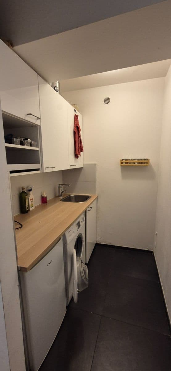 Pronájem bytu 1+kk 38 m², Přístavní, Praha, Praha Pronájem bytu 1+kk 38 m², Přístavní, Praha, Praha