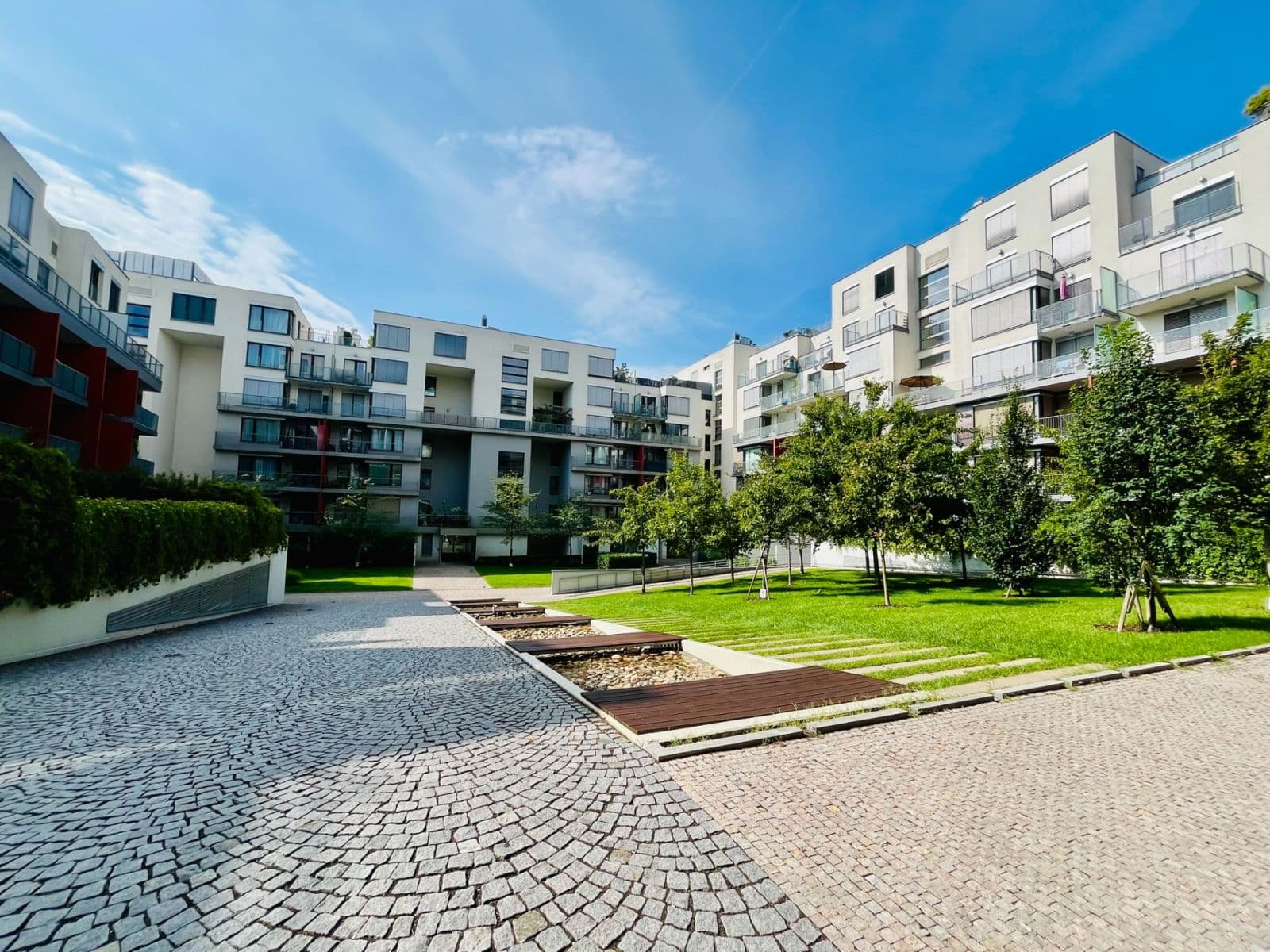 Pronájem bytu 2+kk 68 m², Korunní, Praha, Praha Pronájem bytu 2+kk 68 m², Korunní, Praha, Praha