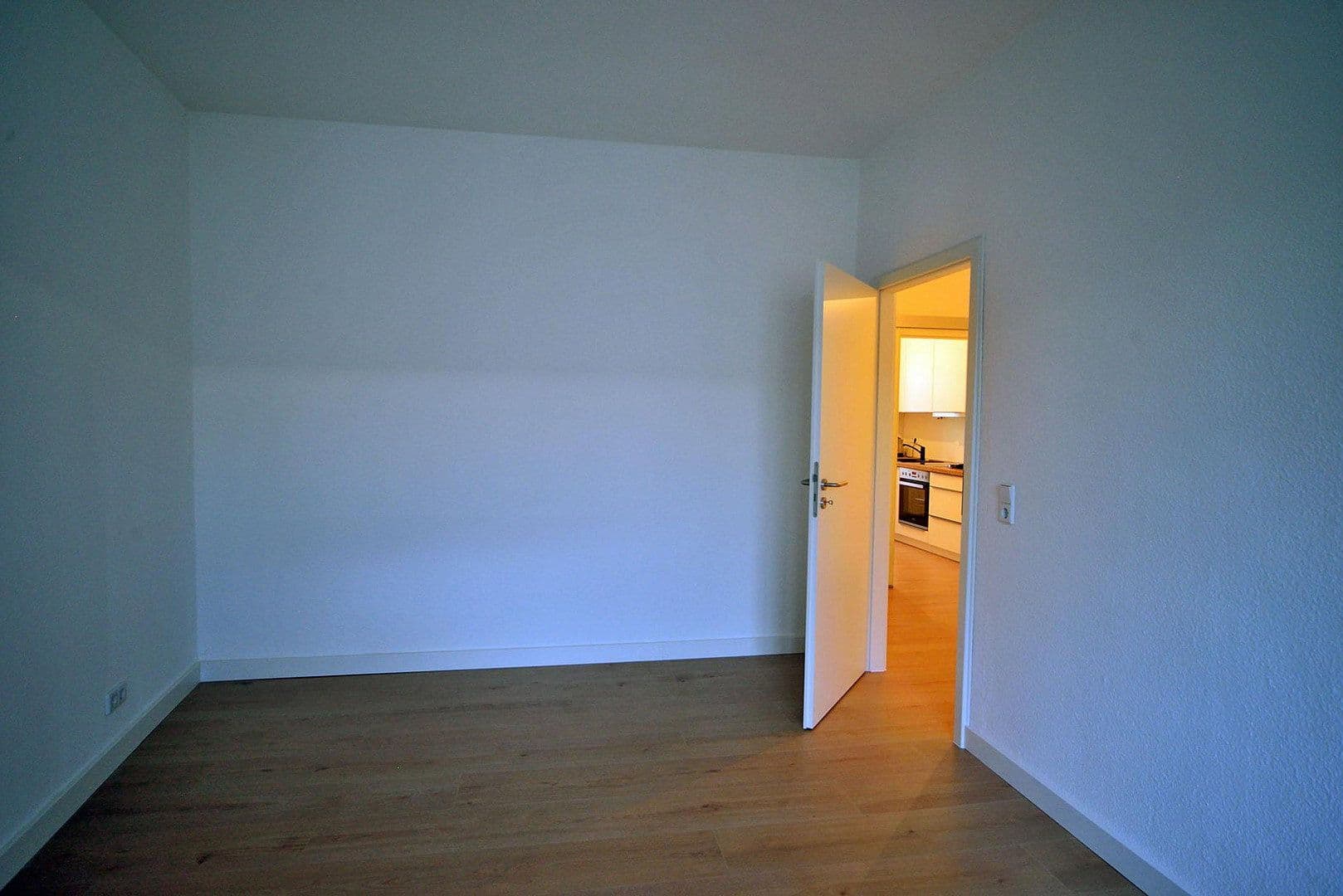 Prodej bytu 2+1 54 m², Schöneicher Straße, Berlin, Berlín Prodej bytu 2+1 54 m², Schöneicher Straße, Berlin, Berlín