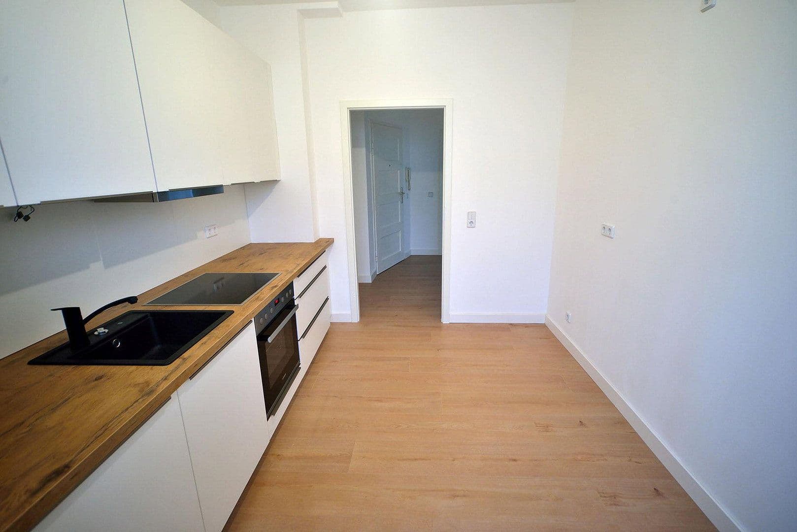 Prodej bytu 2+1 54 m², Schöneicher Straße, Berlin, Berlín Prodej bytu 2+1 54 m², Schöneicher Straße, Berlin, Berlín