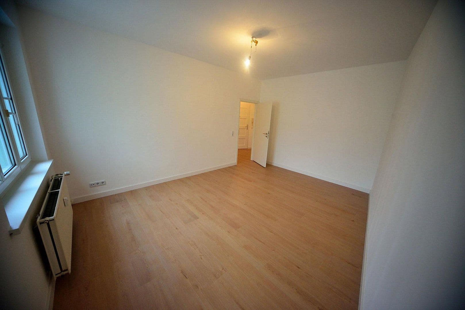 Prodej bytu 2+1 54 m², Schöneicher Straße, Berlin, Berlín Prodej bytu 2+1 54 m², Schöneicher Straße, Berlin, Berlín