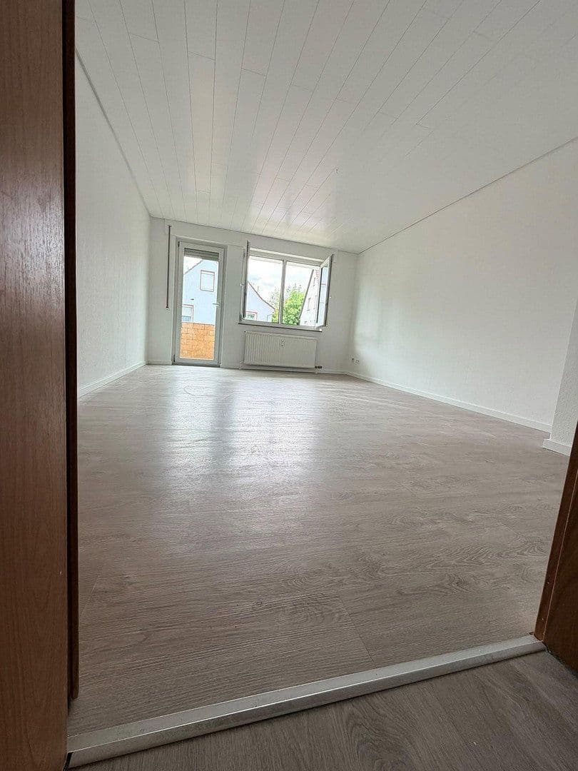Pronájem bytu 3+1 70 m², Schillerstr.6, Weinsberg, Bádensko-Württembersko Pronájem bytu 3+1 70 m², Schillerstr.6, Weinsberg, Bádensko-Württembersko