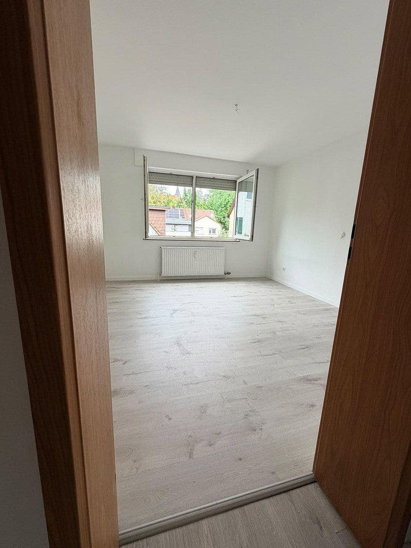Pronájem bytu 3+1 70 m², Schillerstr.6, Weinsberg, Bádensko-Württembersko Pronájem bytu 3+1 70 m², Schillerstr.6, Weinsberg, Bádensko-Württembersko