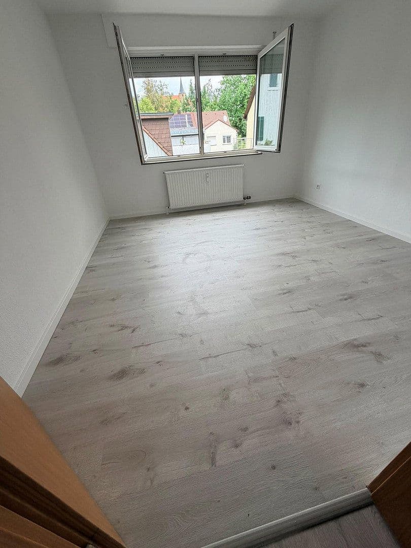 Pronájem bytu 3+1 70 m², Schillerstr.6, Weinsberg, Bádensko-Württembersko Pronájem bytu 3+1 70 m², Schillerstr.6, Weinsberg, Bádensko-Württembersko