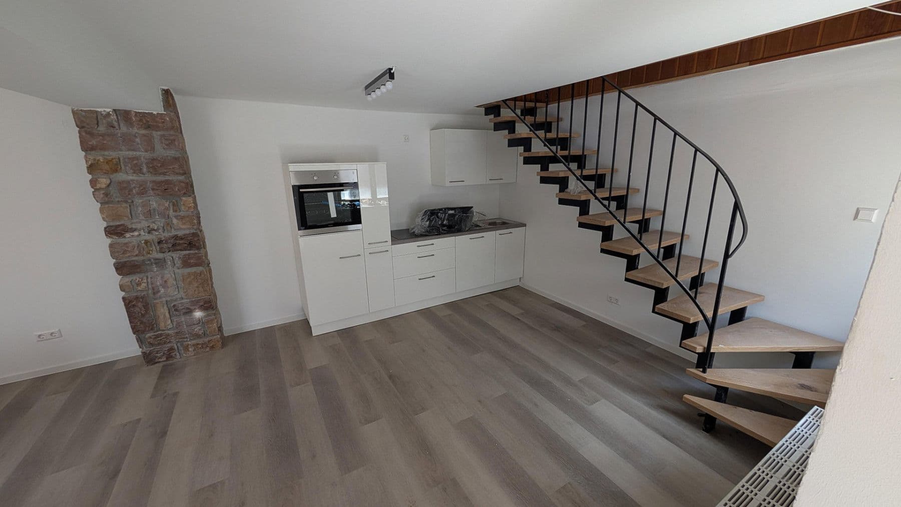 Pronájem bytu 2+1 63 m², Bruchsal, Bádensko-Württembersko Pronájem bytu 2+1 63 m², Bruchsal, Bádensko-Württembersko