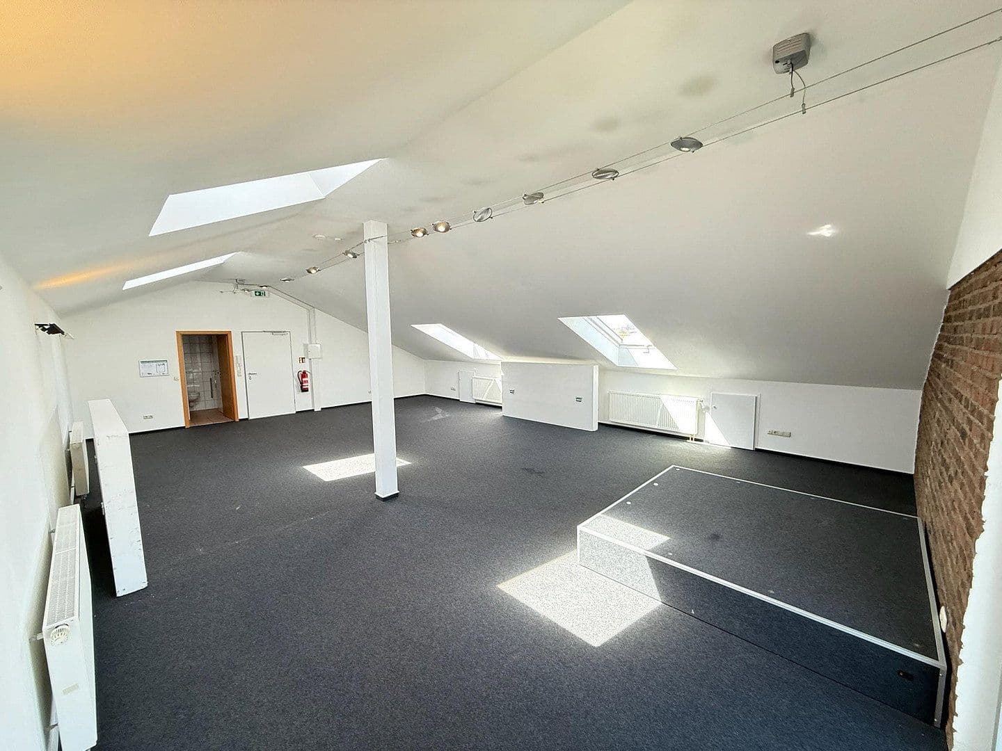 Pronájem kanceláře 75 m², Höchster Straße 18a, Groß-Umstadt, Hessen Pronájem kanceláře 75 m², Höchster Straße 18a, Groß-Umstadt, Hessen
