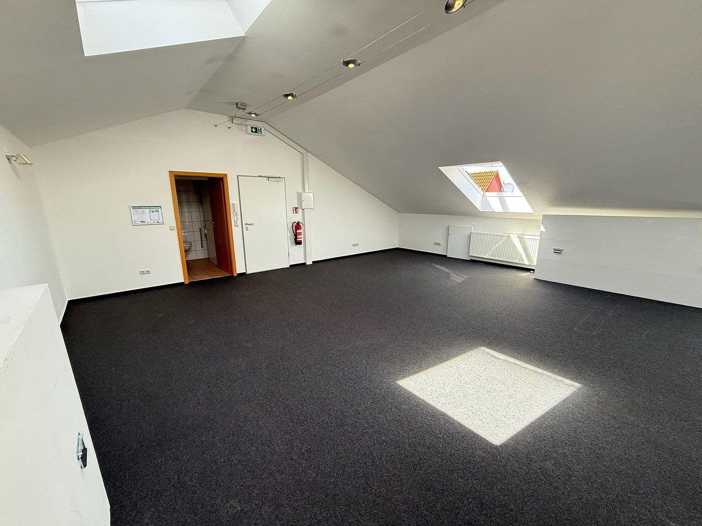 Pronájem kanceláře 75 m², Höchster Straße 18a, Groß-Umstadt, Hessen Pronájem kanceláře 75 m², Höchster Straße 18a, Groß-Umstadt, Hessen