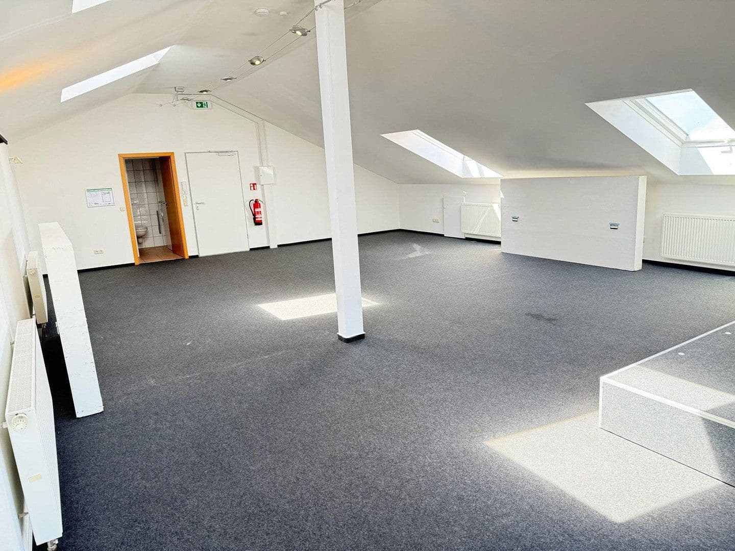 Pronájem kanceláře 75 m², Höchster Straße 18a, Groß-Umstadt, Hessen Pronájem kanceláře 75 m², Höchster Straße 18a, Groß-Umstadt, Hessen