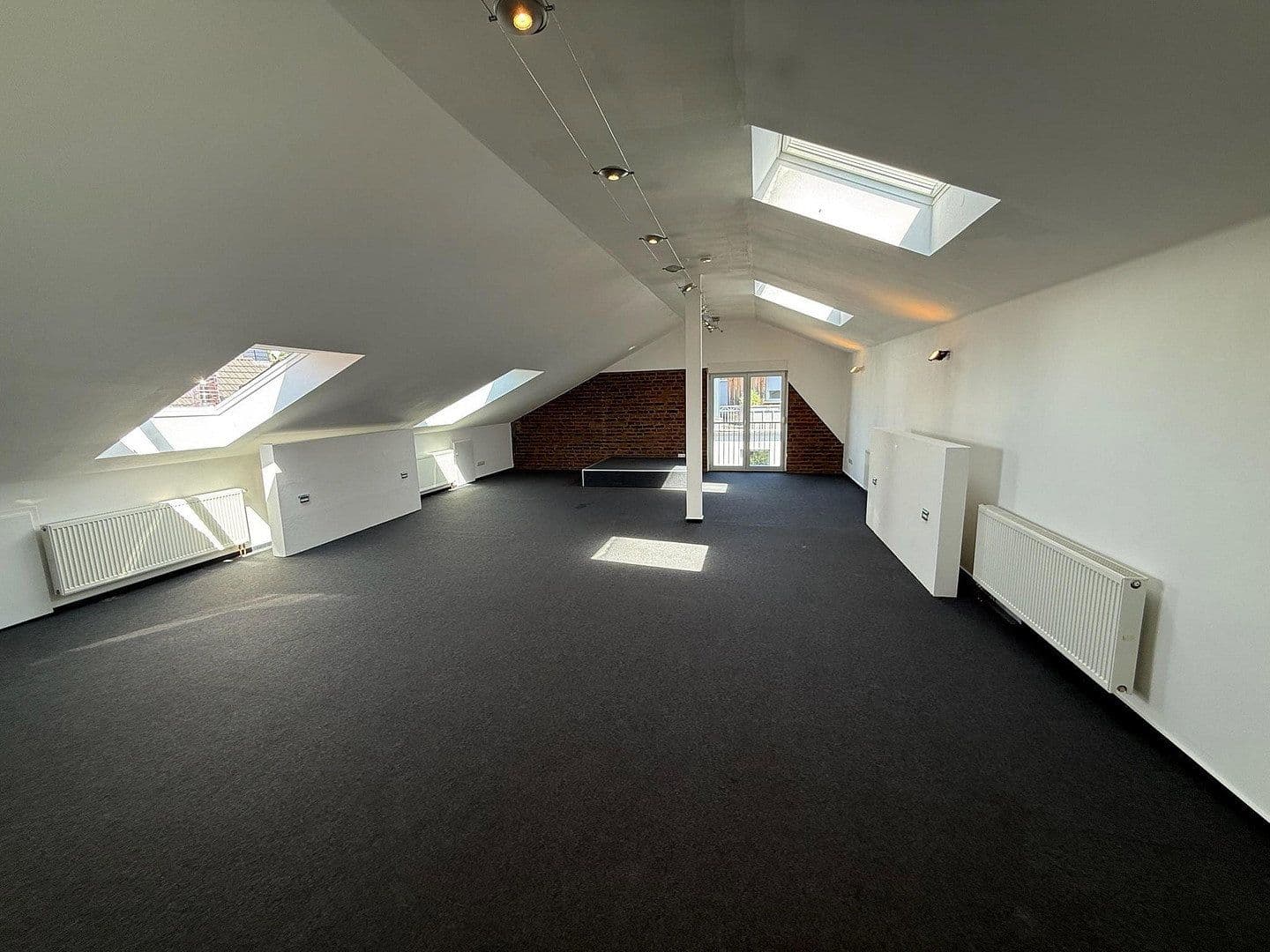 Pronájem kanceláře 75 m², Höchster Straße 18a, Groß-Umstadt, Hessen Pronájem kanceláře 75 m², Höchster Straße 18a, Groß-Umstadt, Hessen