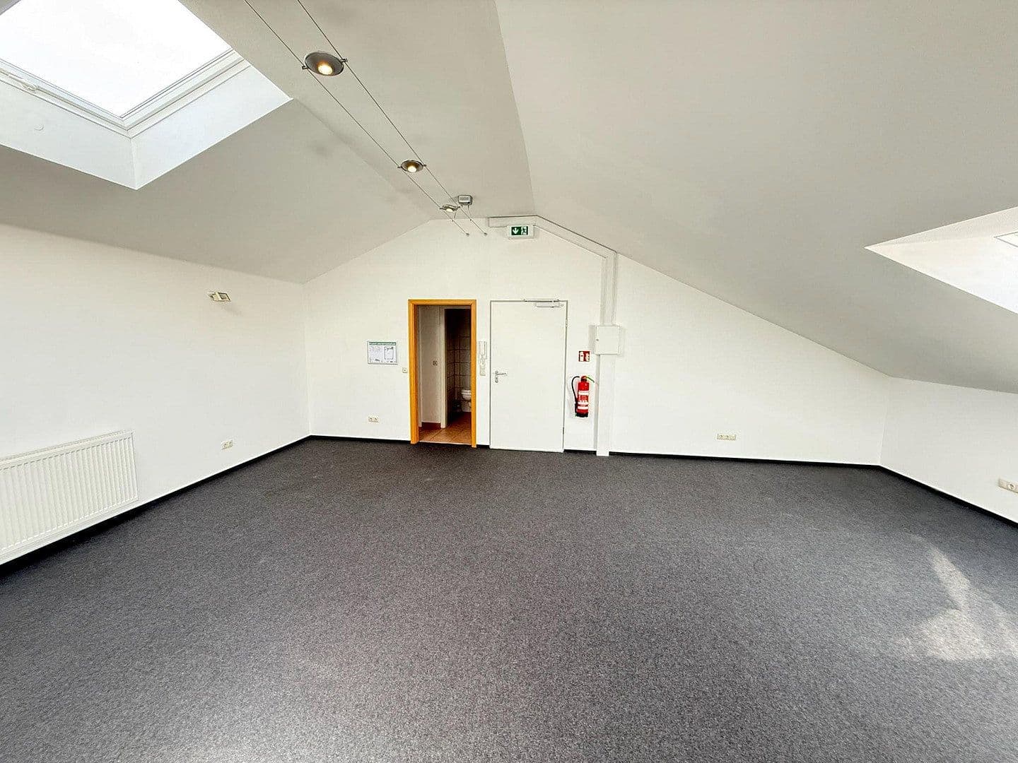 Pronájem kanceláře 75 m², Höchster Straße 18a, Groß-Umstadt, Hessen Pronájem kanceláře 75 m², Höchster Straße 18a, Groß-Umstadt, Hessen