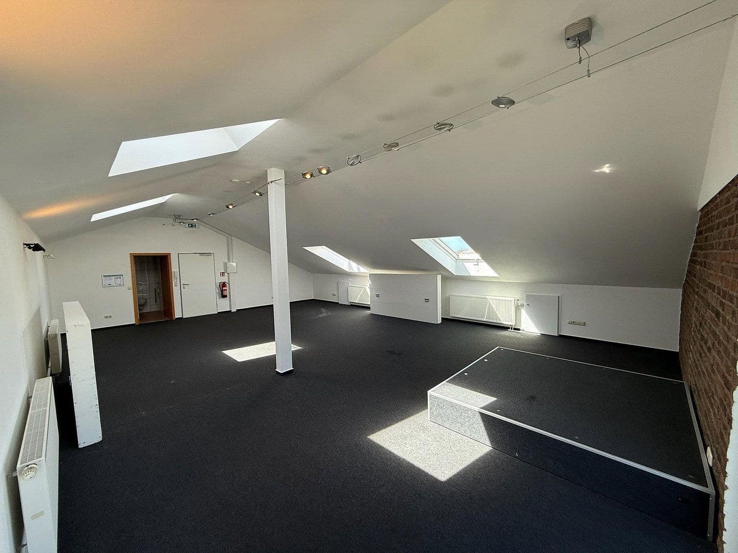 Pronájem kanceláře 75 m², Höchster Straße 18a, Groß-Umstadt, Hessen Pronájem kanceláře 75 m², Höchster Straße 18a, Groß-Umstadt, Hessen