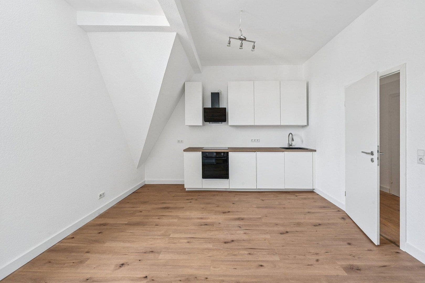 Prodej domu 593 m², pozemek 334 m², Krippstr 39, Düsseldorf, Severní Porýní-Vestfálsko Prodej domu 593 m², pozemek 334 m², Krippstr 39, Düsseldorf, Severní Porýní-Vestfálsko
