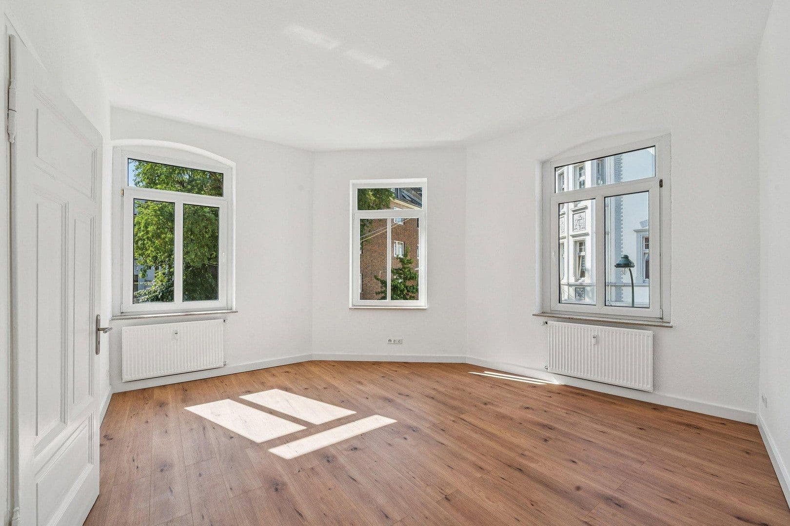 Prodej domu 593 m², pozemek 334 m², Krippstr 39, Düsseldorf, Severní Porýní-Vestfálsko Prodej domu 593 m², pozemek 334 m², Krippstr 39, Düsseldorf, Severní Porýní-Vestfálsko